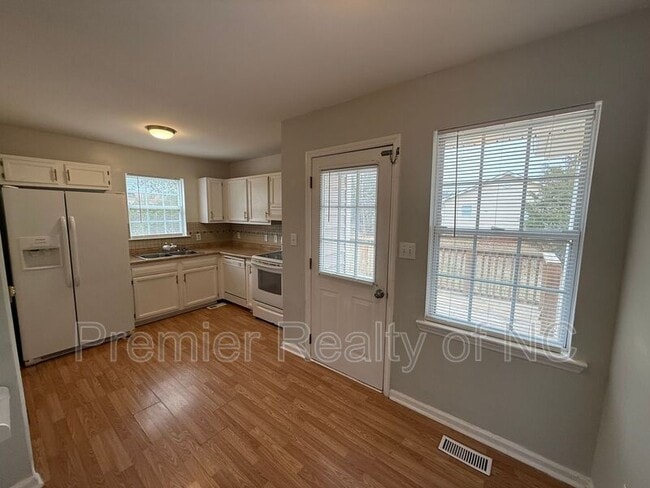 Building Photo - 195 Windsong Rd