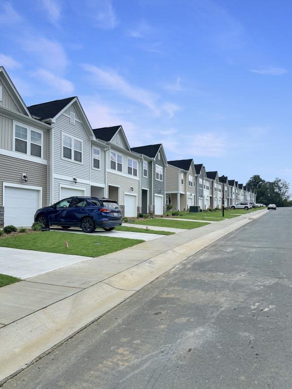 Building Photo - 515 Fran Dr