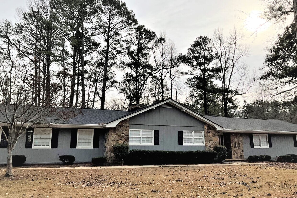 Foto principal - 5138 Lake Forest Dr Se