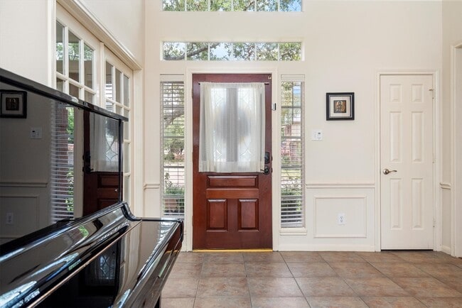 Building Photo - 22007 Crossbrook Dr