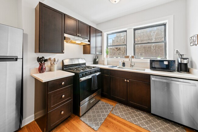 Foto del edificio - 6441 N Hamilton Ave