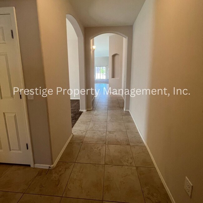 Building Photo - 3BD+Den/3BA Marana Home With Wonderful Community Amenities!