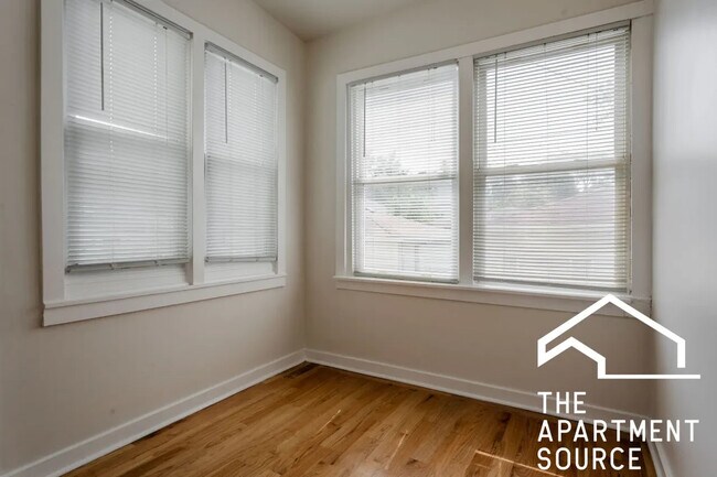 Foto del edificio - 2937 N Kimball Ave
