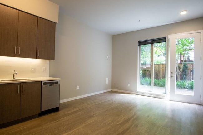 Building Photo - *FREE RENT* Sellwood-Great Modern Studio w...