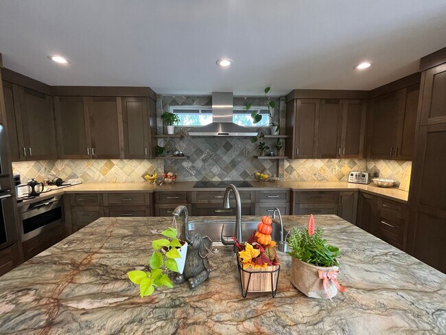 Foto del edificio - Stunning Single Level Home in Ferrini Ranch with Views of Bishop Peak