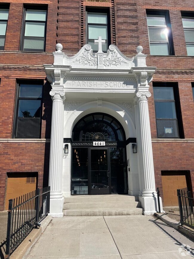 Building Photo - 4641 N Ashland Ave