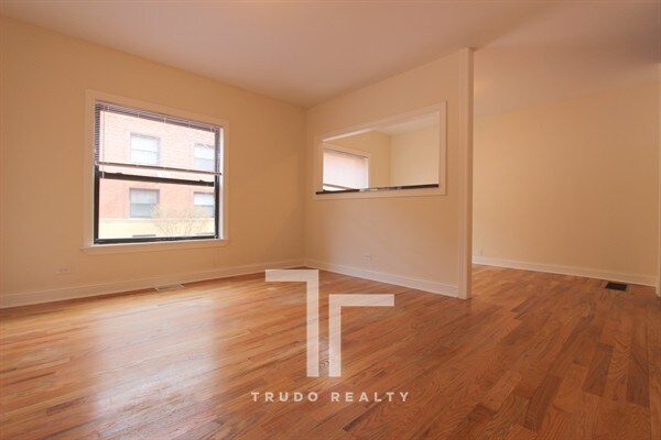 Foto principal - 829 W Waveland Ave