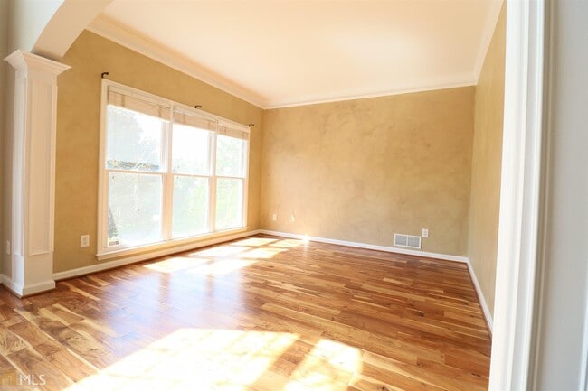Building Photo - 12525 Magnolia Cir