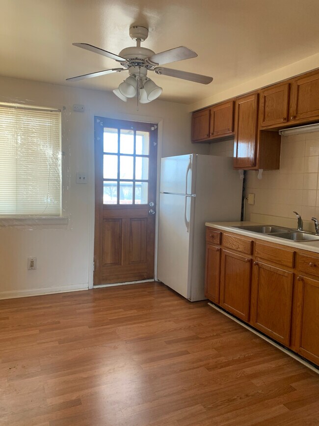 Foto del edificio - 1526 Bataan Dr