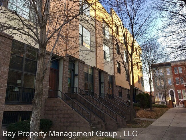 Building Photo - 3 br, 2.5 bath House - 118 Station North Mews
