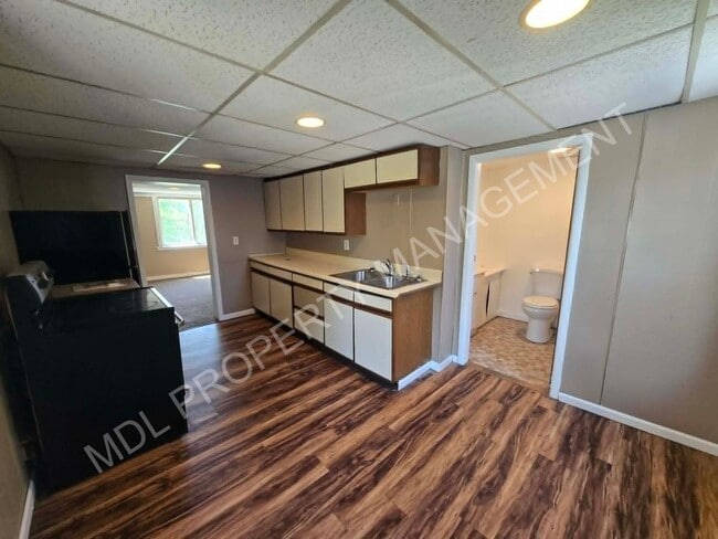Building Photo - 401 Litchfield St