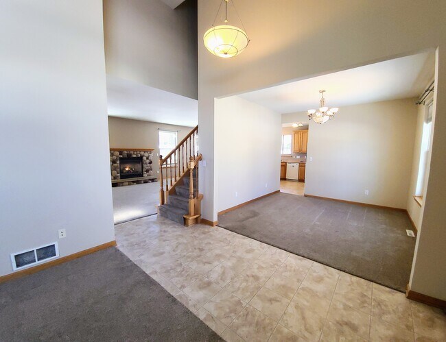 Building Photo - 1805 Deer Path