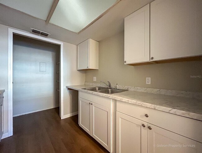 Foto del edificio - 501 SW 69th St
