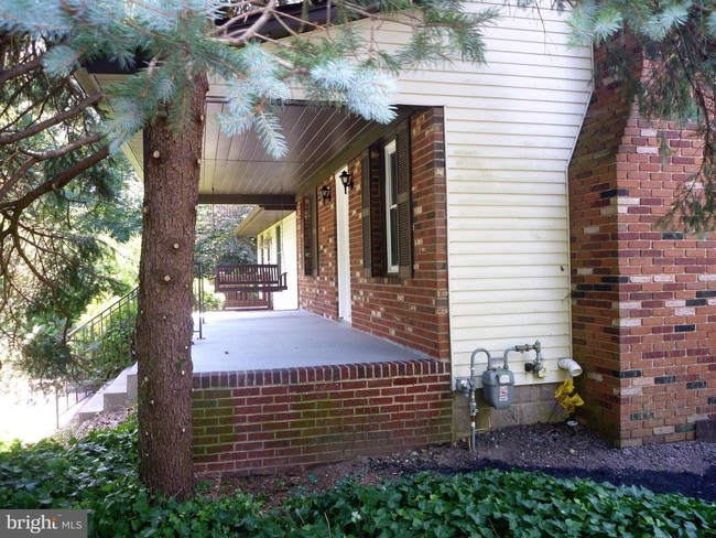 Building Photo - 3 Pine Ave