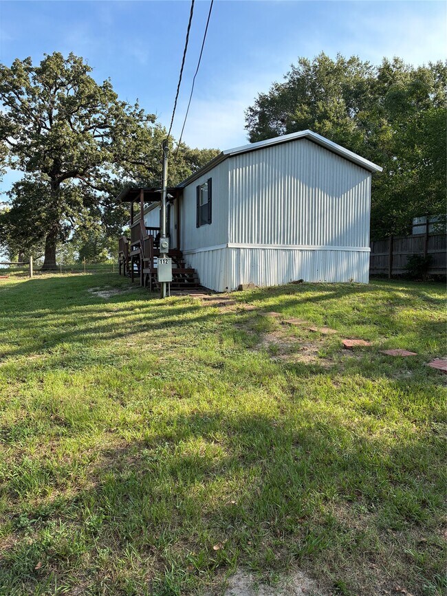 Foto del edificio - 112 Strawberry Ln