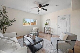 Building Photo - 1023 E Costilla St