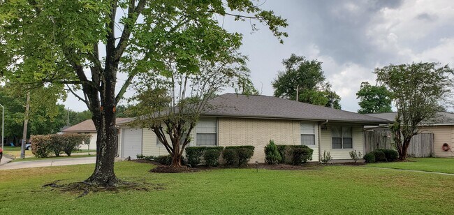 Foto del edificio - 4805 Lawndale Ave