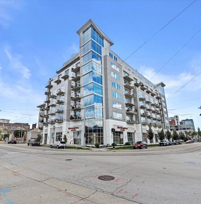 Building Photo - 601 E Ogden Ave