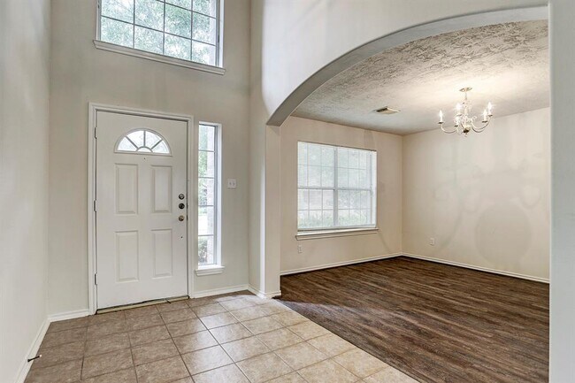 Building Photo - 15327 Court Green Trail