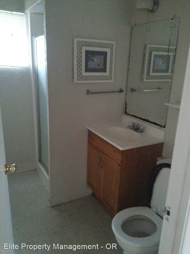 Building Photo - 2 br, 1 bath House - 925 Ash St