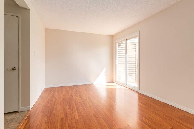 Photo du bâtiment - Hooke County Townhomes