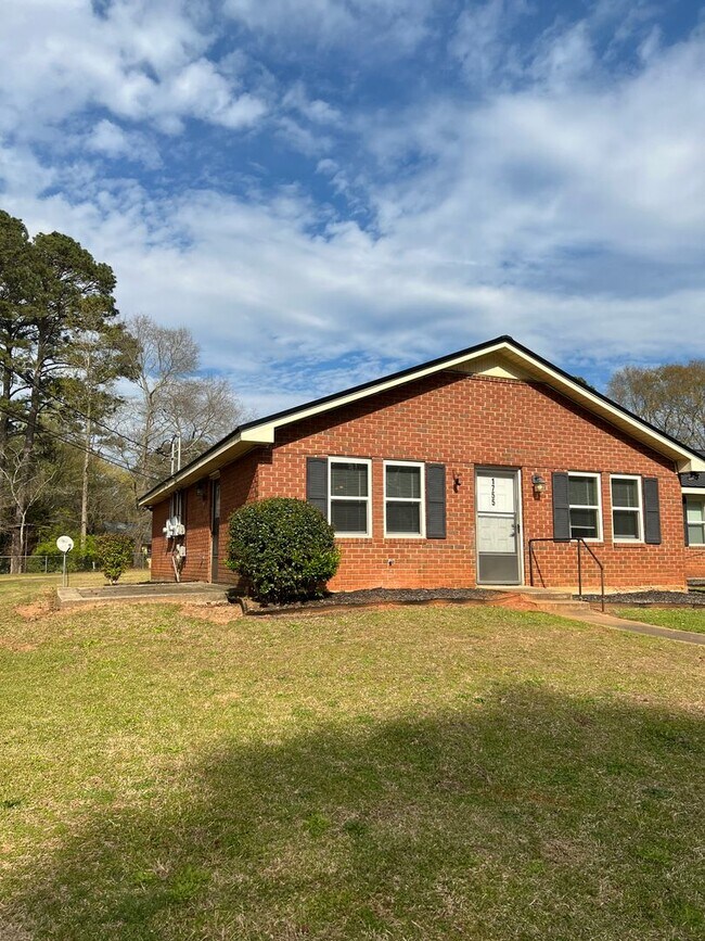 Building Photo - Cedar Shoals 1755 &amp; 1757