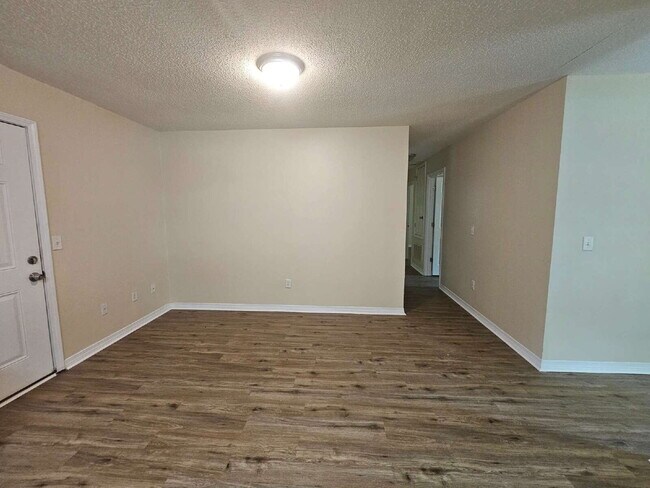 Building Photo - "Charming 3-Bed, 2-Bath Retreat Awaits!"  MOVE IN SPECIAL -- $250 off First Months Rent.