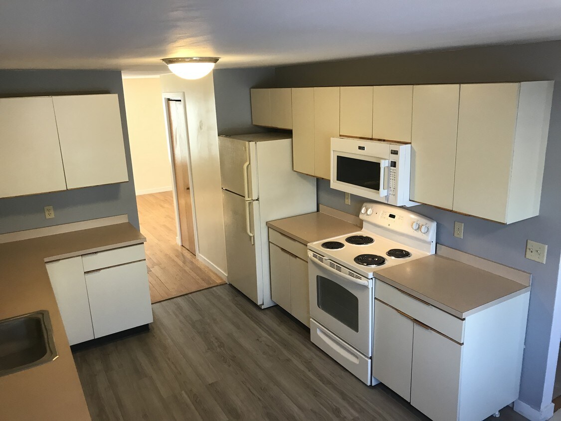 28 Jasper Ln, Randolph, MA 02368 Townhome Rentals in Randolph MA