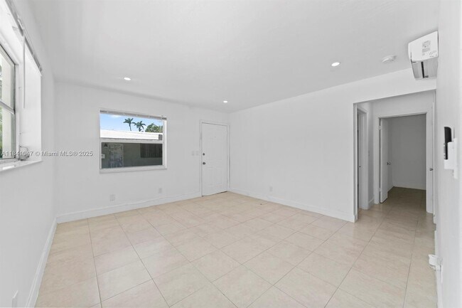 Foto del edificio - 2457 NE 183rd St