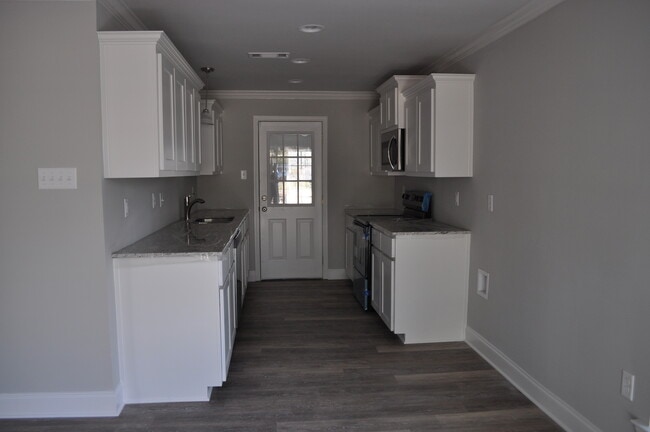 Building Photo - 1320 Benton Ln