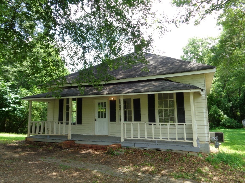 Primary Photo - Cute as a button! 2 bed, 1 full bath, reno...