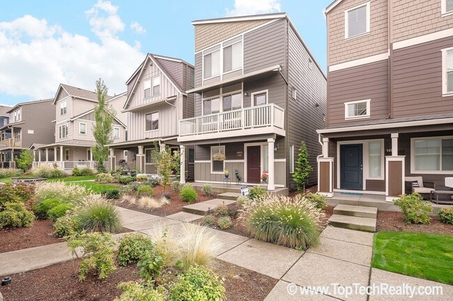 Building Photo - Outstanding 45 Central home with 3BR + Den / 2.5BA, Amazing upscale features, Across from Nike Wo...