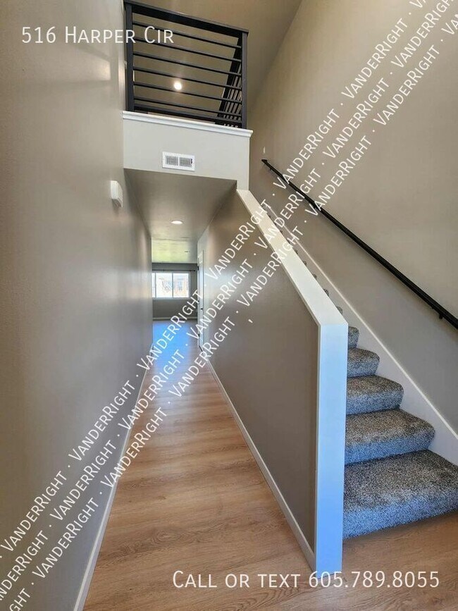 Foto del edificio - 516 Harper Cir