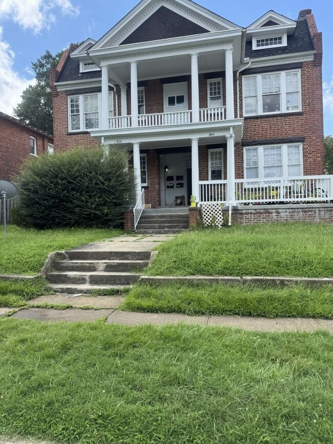 Building Photo - 2422 Barton Ave
