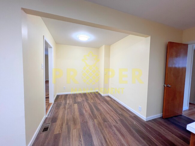 Building Photo - 4 bedrooms 2 bathrooms house for rent