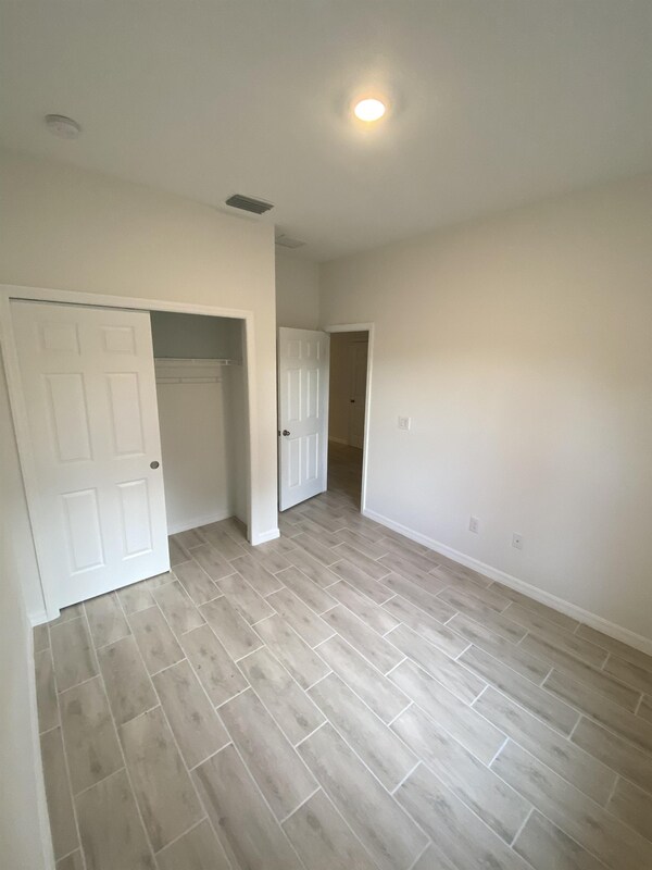 Building Photo - 1060-1062 San Cristobal Ave