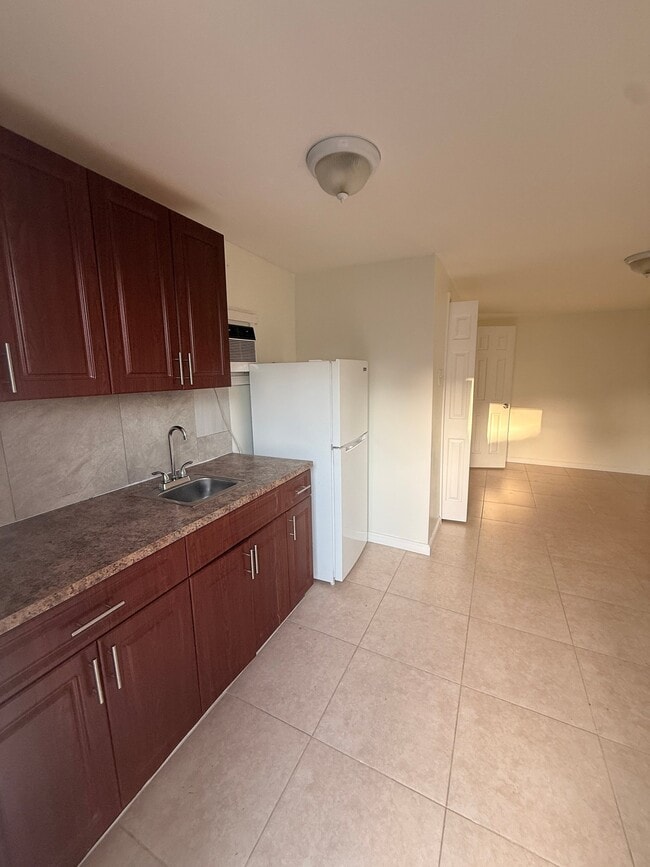 Building Photo - 5230 SW 116th Ave