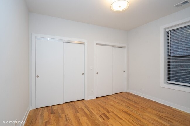 Building Photo - 1554 N LaSalle Dr