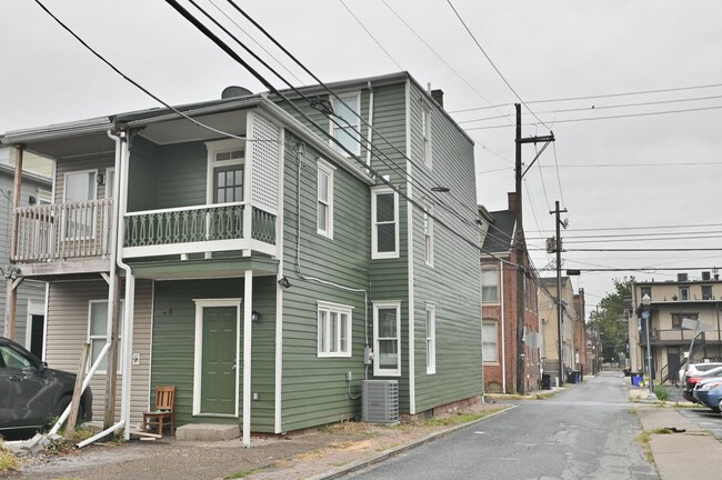 Foto del edificio - Beautifully Renovated 3 Bedroom with Parking