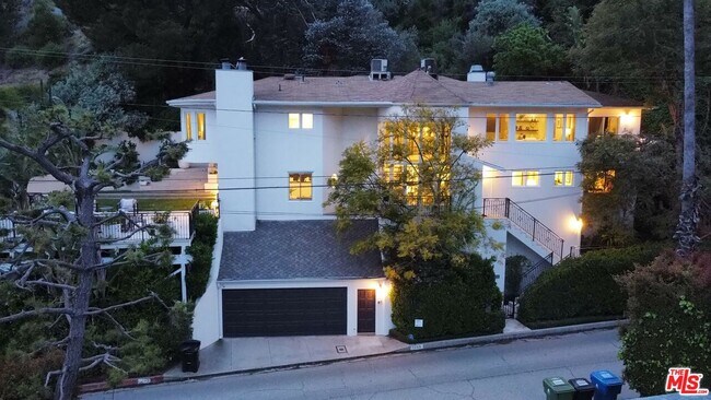Foto del edificio - 1759 N Beverly Dr