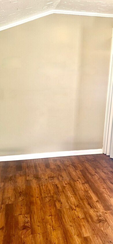 Building Photo - 817 Vine St.--AVAILABLE NOW! 1/2 OFF 1ST M...