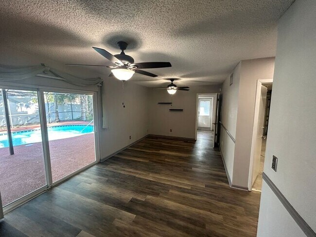 Foto del edificio - 6608 Twelve Oaks Blvd