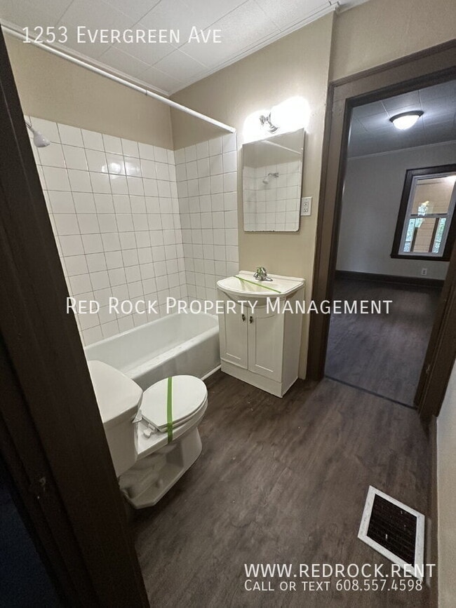 Foto del edificio - 1253 Evergreen Ave