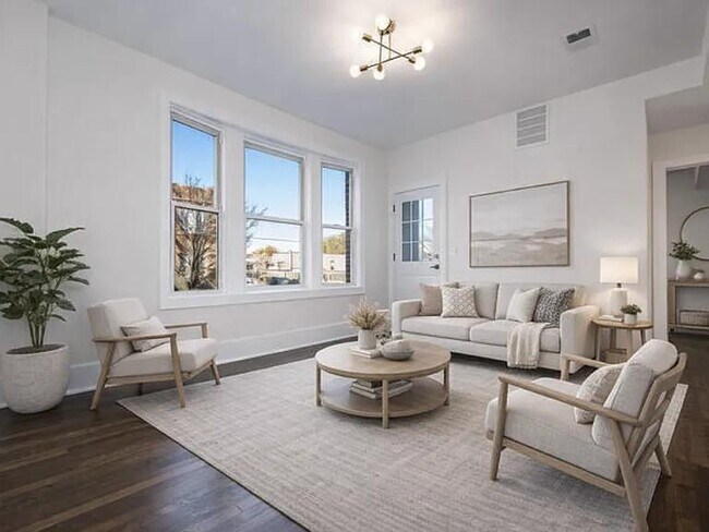 Foto del edificio - 3257 N Hamlin Ave