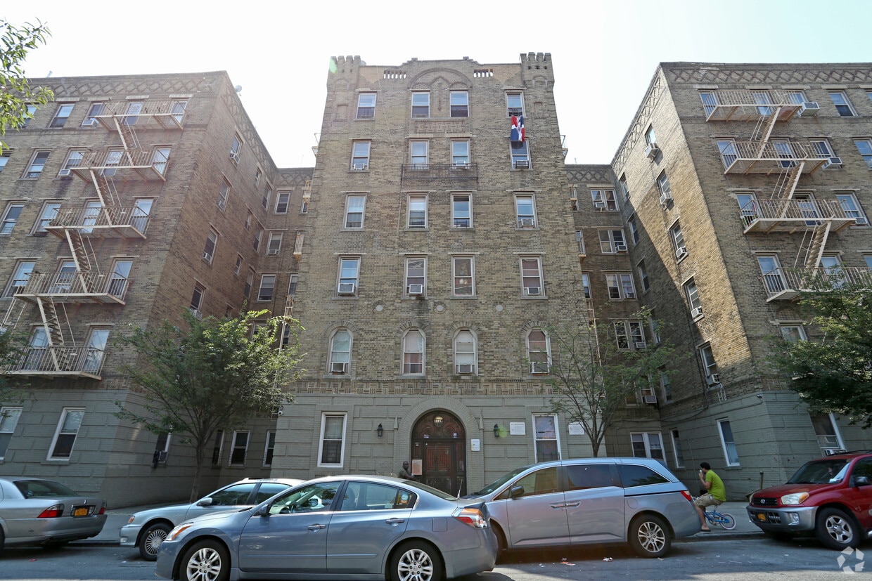 Building Photo - 514 W 211th St