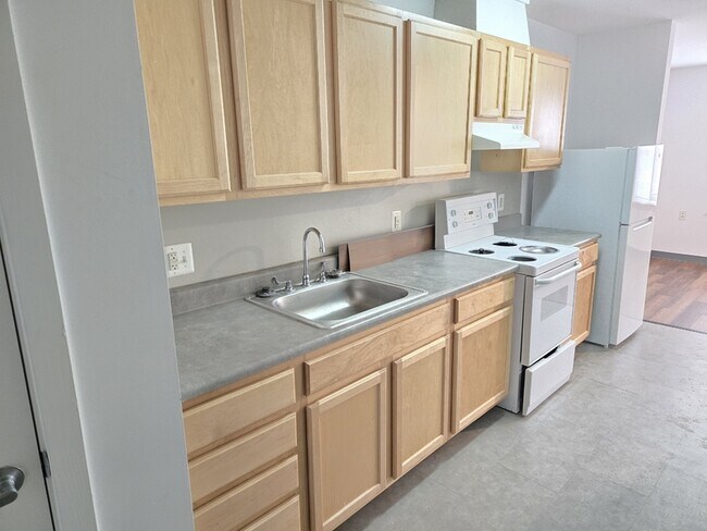 Building Photo - 516 N 52nd St