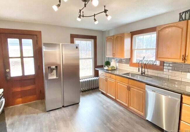 Foto del edificio - 643 Hopmeadow St
