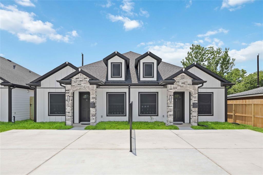 Foto principal - 7832 Booker St