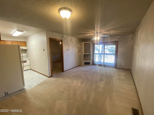 Building Photo - 5701 N Villa Cir