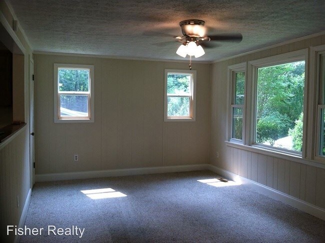 Building Photo - 3 br, 1.5 bath House - 15 Pope Road